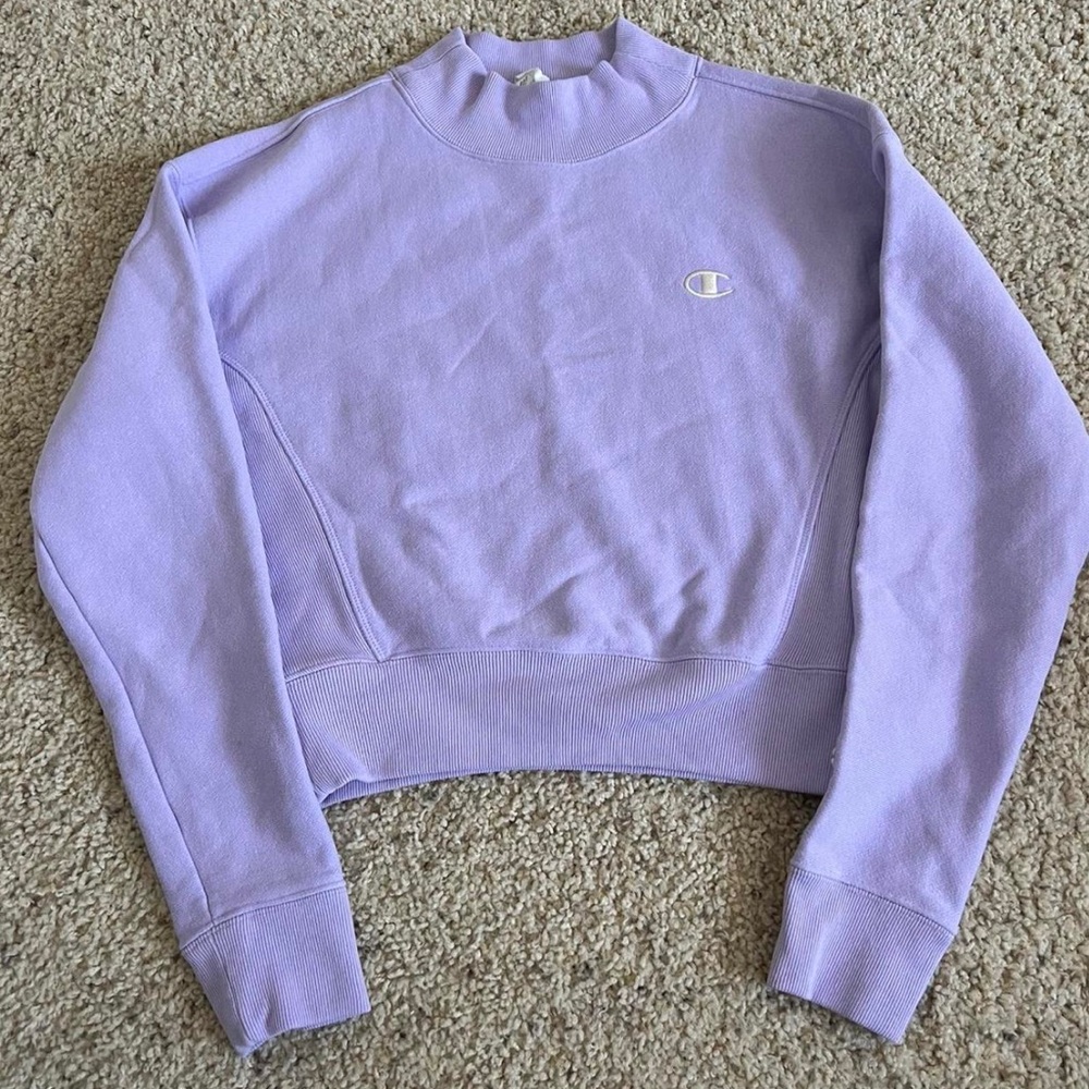 Light purple cropped champion sweatshirt